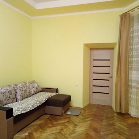 Apartment Ak. Kuchera Street ลวีฟ ภายนอก รูปภาพ