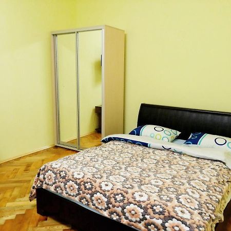 Apartment Ak. Kuchera Street ลวีฟ ภายนอก รูปภาพ